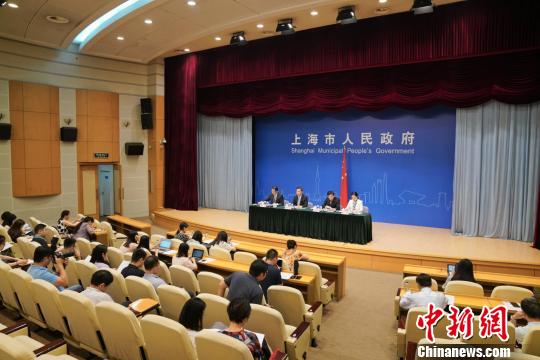 上海市副市长:上海户籍人口中老年人已超1/3