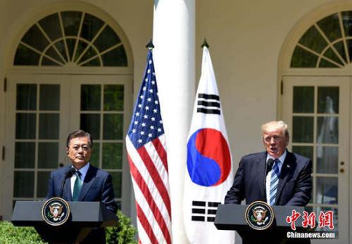 当地时间2017年6月30日，美国总统特朗普在白宫会见韩国总统文在寅。