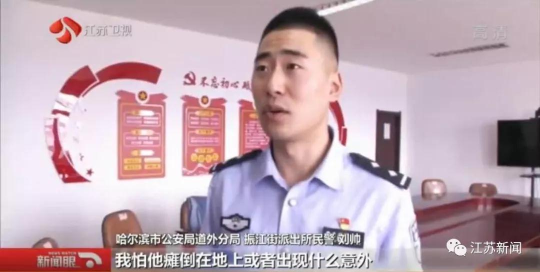 马拉松选手最后100米出现意外 警察背他冲向终点