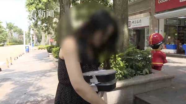 女子叫外卖点了份沙拉 吃完后竟爬出一只活蜗牛!