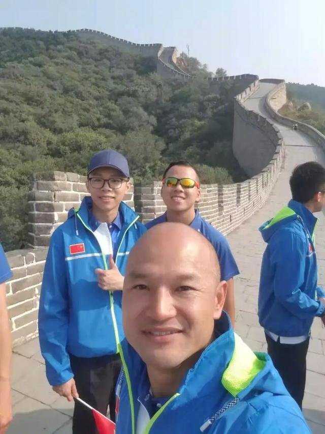 光头刘sir登上长城晒自拍照 被游客认出求合影