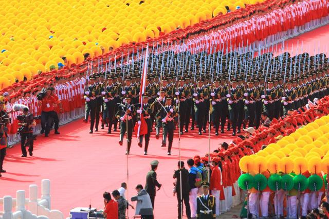 眼泪不值钱!央视主持人幕后吸氧解说 防瞬间晕倒