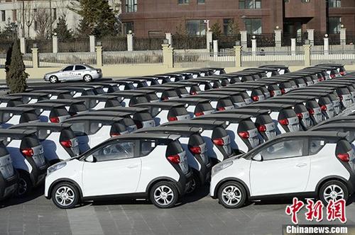 资料图:集中停放的电动汽车。
中新社记者 刘文华 摄 资料图:集中停放的电动汽车。 中新社记者 刘文华 摄