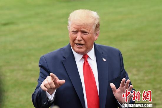 当地时间9月9日,美国总统特朗普在白宫表示,美国与塔利班的和平谈判已经终止,“在我看来,谈判已死”。中新社记者 陈孟统 摄 当地时间9月9日,美国总统特朗普在白宫表示,美国与塔利班的和平谈判已经终止,“在我看来,谈判已死”。中新社记者 陈孟统 摄