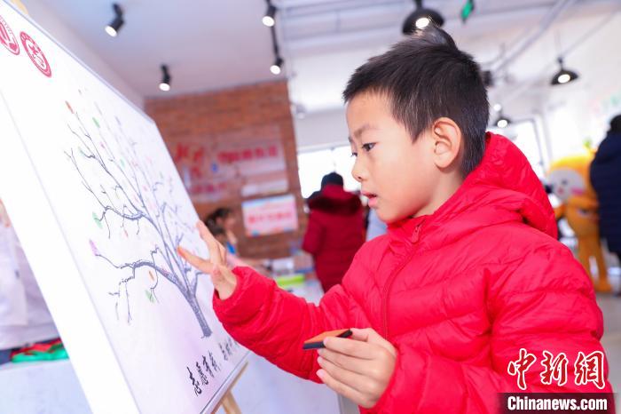 “志愿有我 与时代同行”——2019年国际志愿者日主题活动在京启动。北京市民政局供图