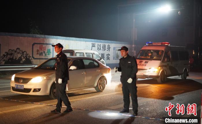 浙江海宁市污水罐体倒塌引发事故已致7死15伤