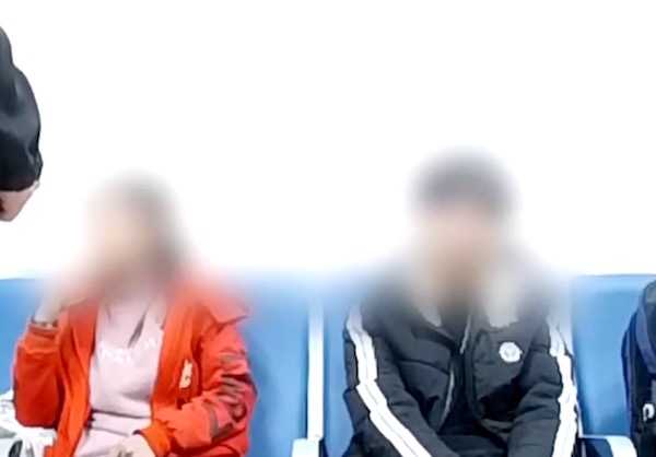 e3aa5ee733f1705ddab43187c7319f85.jpg 13岁男孩带16岁女网友私奔:打工赚钱开个理发店