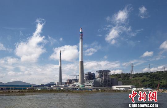 资料图:市民在医院等候领取药品。<a target='_blank' href='http://www.chinanews.com/'>中新社发 张斌 摄 点击进入下一页