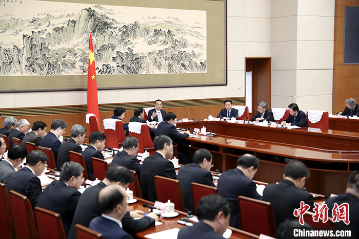 1月13日,中国国务院总理李克强在北京主持召开国务院第四次全体会议。 <a target='_blank' href='http://www.chinanews.com/'>中新社记者 刘震 摄 点击进入下一页