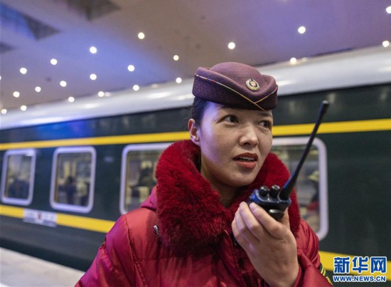 （新春走基层）（10）高原上的藏族女列车长——贡久曲珍