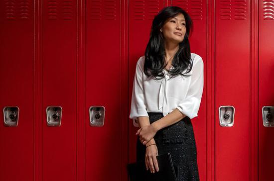 杨安泽的夫人伊芙琳·杨(Evelyn Yang)