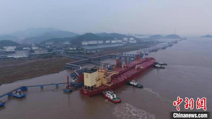 宁波算山码头吞吐量破6亿吨刷新纪录