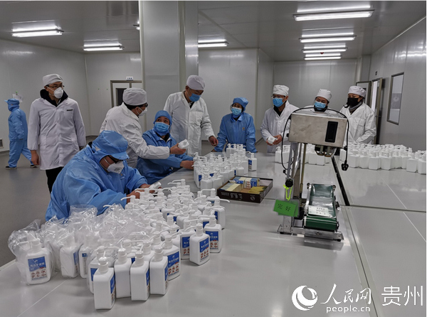 口罩与消杀用品生产企业加快研发生产 贵州省工信厅提供