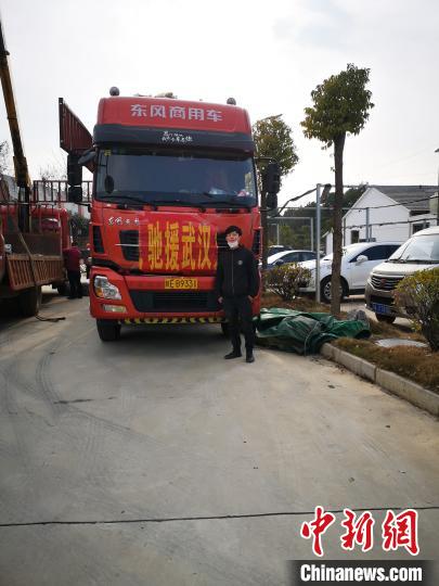 往返驰援武汉“生命干线”上的货车司机：我没什么后悔的