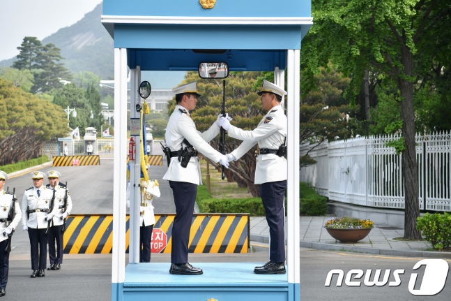 资料图：韩国青瓦台警卫（news 1）
