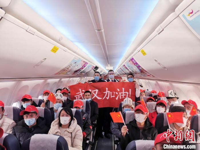 “打飞的上班”乌鲁木齐航空首班复工包机载135人到无锡