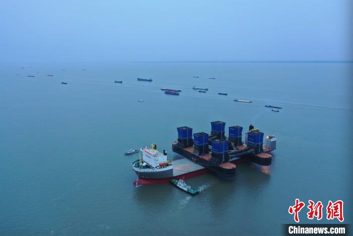 海事引航协作4.1亿元海工模块从江苏出江“发往”新加坡