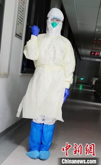 图为在武汉抗疫一线工作期间的张晓花。 受访人供图