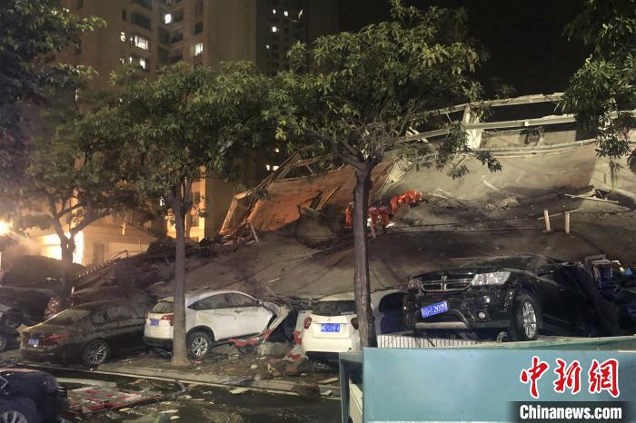 福建泉州一酒店楼体坍塌约70人被困