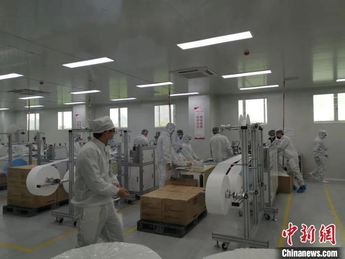 2月20日，广汽集团自制口罩正式开始量产，日产能可达百万只。王华 摄