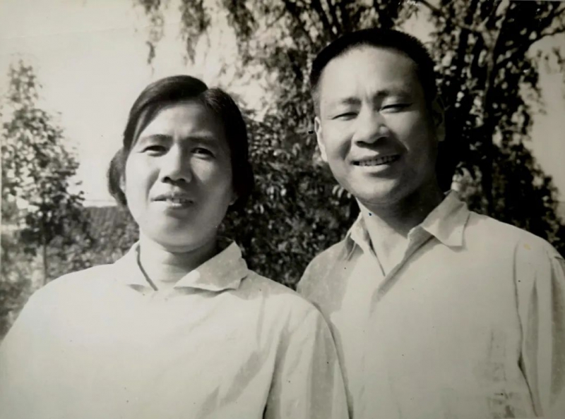 父母45年前的照片