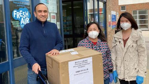欧洲时报：英国海外华人公益协会向当地捐赠物资