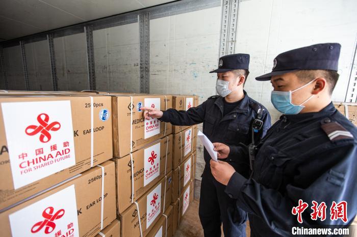 中国向蒙古国紧急援助49万只口罩