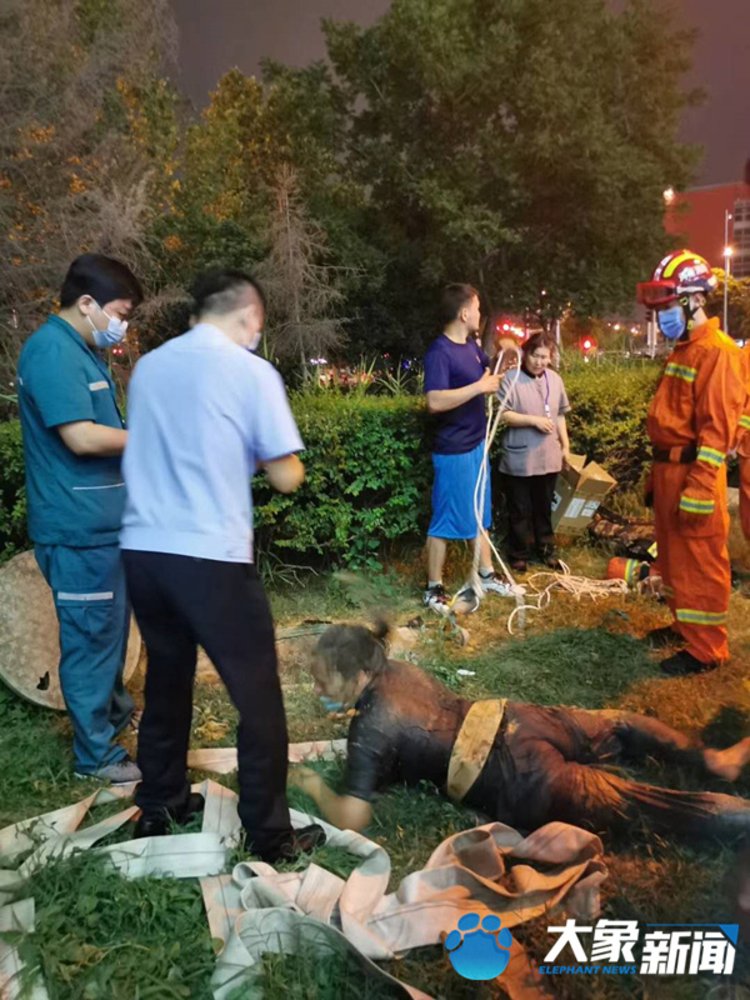 女童坠落窨井溺亡 井盖为塑料材质疑存在质量问题