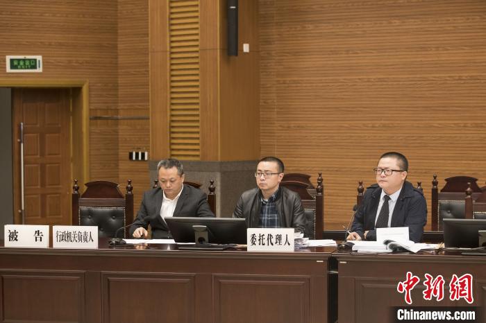 图为重庆一行政机关负责人参加某土地征收案的出庭应诉。受访单位供图