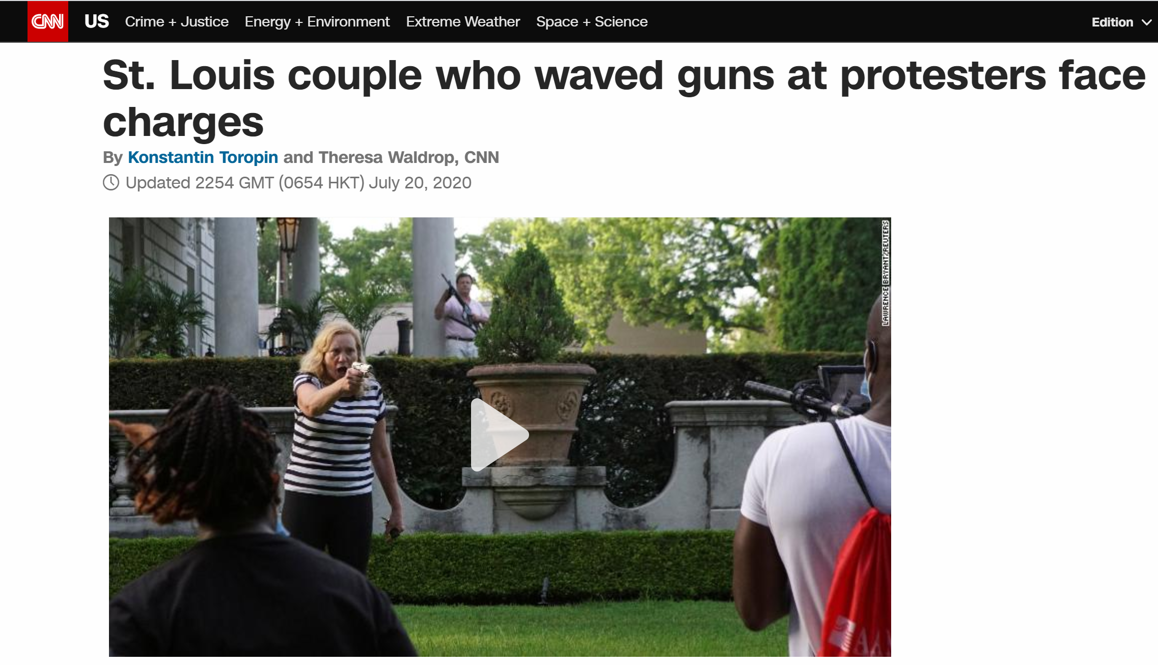 CNN:持枪对准示威者的圣路易斯市夫妇面临指控