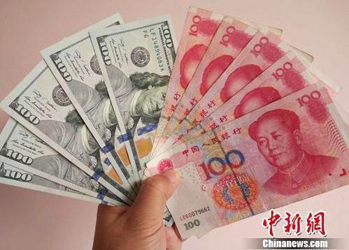资料图：人民币和美元。中新网记者 李金磊 摄
