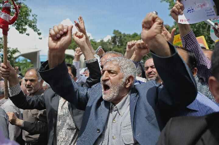 2018年5月11日，在伊朗首都德黑兰，民众抗议美国退出伊核协议。（新华社发，哈拉比萨兹摄）