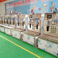 双头液体定量灌装机 牛奶灌装机 济南天鲁机械