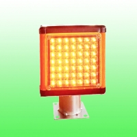 方形太阳能黄闪灯 同步太阳能诱导灯 智能太阳能雾灯报价